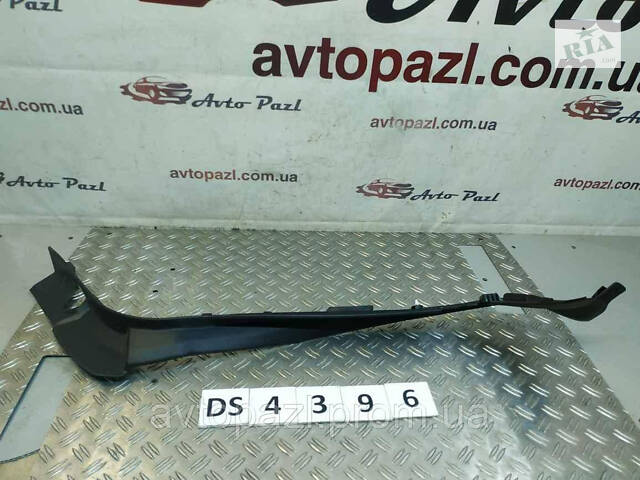 DS4396 6445748020 накладка дверей багажника R Toyota Lexus RX350 08-15 0