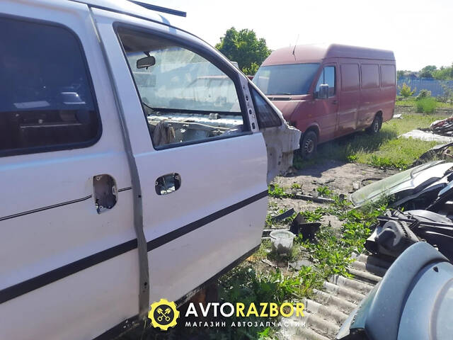 Дверь передняя правая синяя пассажира 760044A100 на Hyundai H1 Starex, H200 1997-2007 год