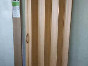 Двері-ширма-гармошка Сосна Медова 820х2030х0,6 мм №10 міжкімнатні пластикова глуха