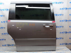 Дверь в сборе задняя правая Dodge Grand Caravan 11-20 серебро PSC, тычки, крашено, царапины на молдинге
