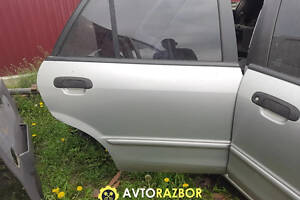 Двері задні права (хетчбек) B25H72020G на Mazda 323 BJ, 323F 1998-2004 рік