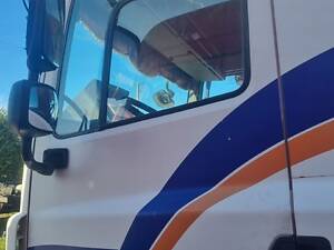 Двері ліві в комплектні DAF 65 75 85 CF EURO 5