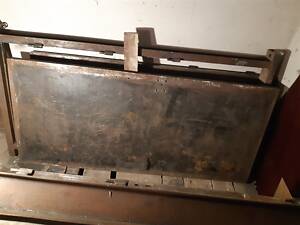 Двері вхідні, броньовані.