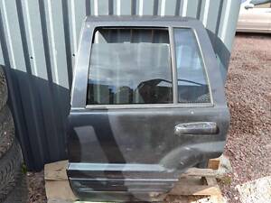 Двери задние левые cherokee wj (голые) 55136701AD CHRYSLER