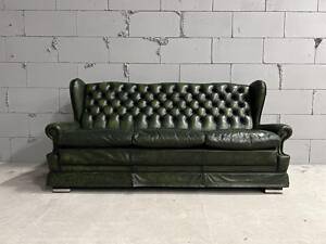 Диван Chesterfield. Англійський ?? Виготовлений з натуральної шкіри. З каретною стяжкою на спинці. Подушки набиті пірʼям. ?Роз