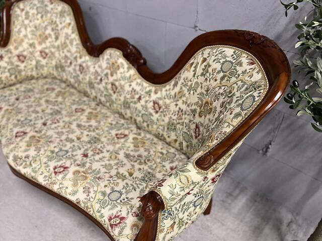 Диванчик 'Тет-а-тет' Італійський ?? На деревʼяному різьбленому каркасі. Міцний та зручний. В гарному збереженому стані. ?Ро - Фото 2