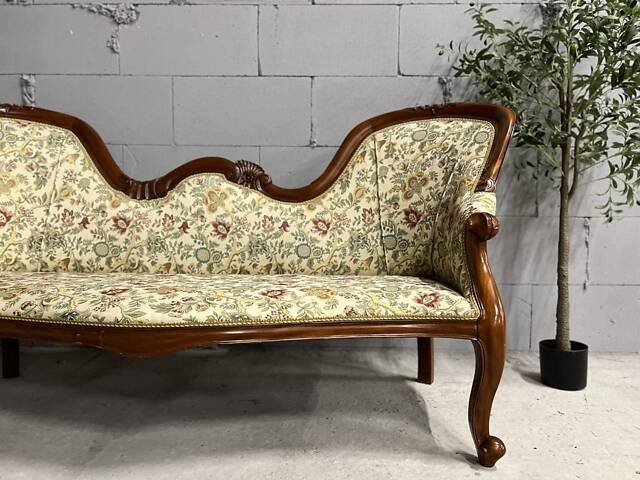 Диванчик 'Тет-а-тет' Італійський ?? На деревʼяному різьбленому каркасі. Міцний та зручний. В гарному збереженому стані. ?Ро - Фото 6