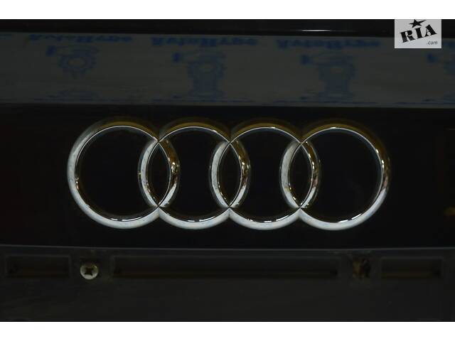 Эмблема Audi крышки багажника Audi A3 8V 15-20 кольца 8V4-853-742-2ZZ