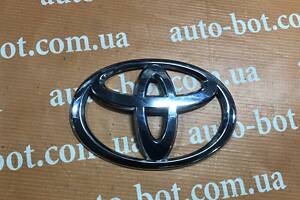 Эмблема крышки багажника Toyota Auris
