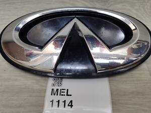 Эмблема логотип решетки переднего бампера Infiniti QX30 (2016-2019) 62890-5DA1A