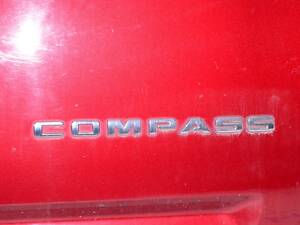 Эмблема надпись Compass передняя прав Jeep Compass 11-16 68079789AA