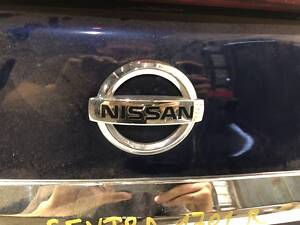 Эмблема Nissan крышки багажника Nissan Sentra 13-19 84890-3RA0A