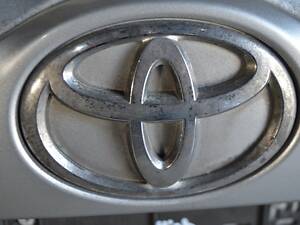 Эмблема TOYOTA двери багажника Toyota Highlander 14-19 75441-08020