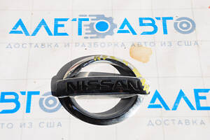 Эмблема значок 'NISSAN' двери багажника Nissan Pathfinder 13-20 сломаны направляйки