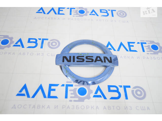 Эмблема значок Nissan двери багажника Nissan Leaf 11-17 царапины, сколы