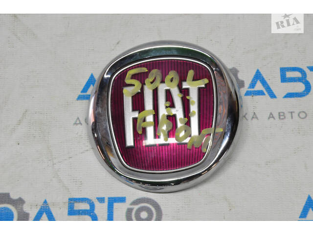 Эмблема значок переднего бампера Fiat 500L 14-17 трещины