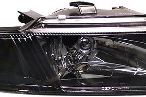 Фара ліва Mitsubishi Carisma (99-04) черн. рамка, електричні. регулир. Depo MR972794