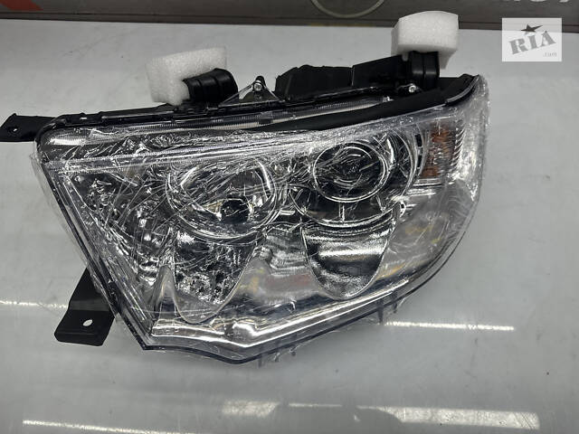 Фара ліва Mitsubishi Pajero Sport 2 2008-2015 8301C483