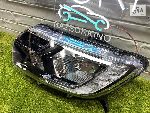 Фара левая Рено Сандеро 2 новая, Renault Sandero 2 (2017-...) Оригинал 260609154R, 260607366R