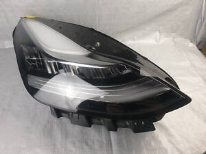 Фара передня права дефект Tesla 3 107737200L