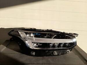 ФАРА ПЕРЕДНЯ ПРАВА VOLVO XC90 II FULL LED 31656990