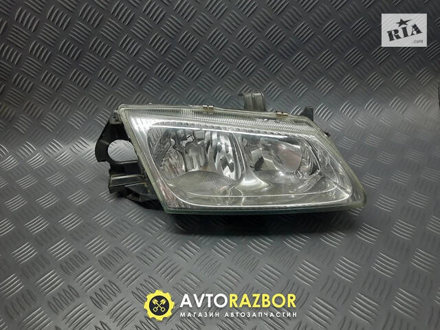 Фара передняя правая 26010BM411 на Nissan Almera II N16 2000-2003 год