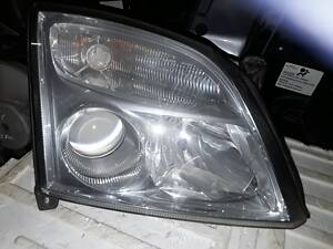 Фара правая черная Opel Vectra C Gts Opc Signum (2002-2005) 15588800