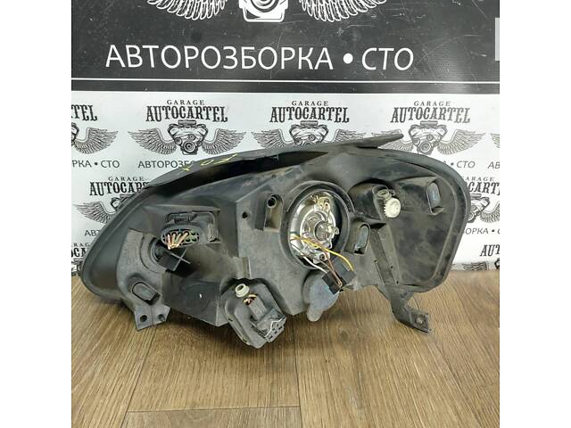 Фара права галоген VW Fox 1CE503818