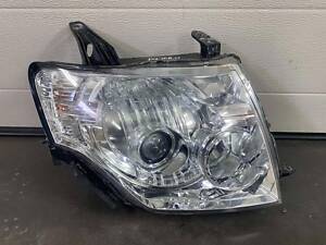 Фара права Mitsubishi Pajero Wagon 4 2007-2013р. 8301A344