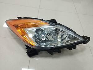 Фара правая на Mazda BT-50 с 2011г. - UC8E51030B - MAZDA