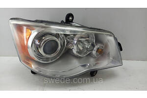 Фара права Chrysler Voyager 2008-2012 рр 05113340AD