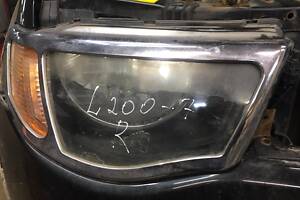 Фара права Mitsubishi L200 05-15 8301A692 б.у