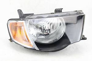 Фара правая Mitsubishi L200 2005-2015 8301A692