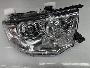 Фара права  Mitsubishi Pajero Sport 2 2008-2015 8301B358