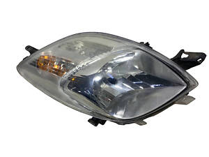 Фара правая с электрокорректором -09 хэтчбек 811300D120 TOYOTA Yaris 05-12