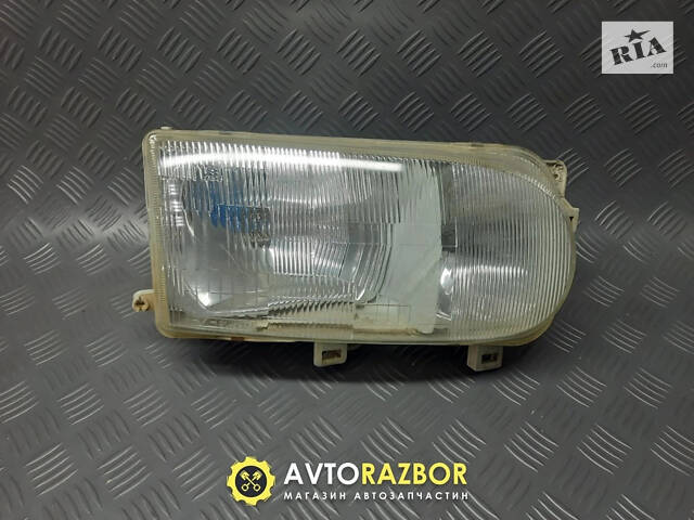 Фара правая с противотуманкой 260107C002 на Nissan Vanette Cargo, Serena C23 1991-2001 год