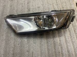 Фара противотуманная левая Skoda Octavia A7 2013-2017, оригинал, б.у., 5E0941699D