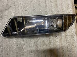 Фара противотуманная правая Skoda Super B III, 2015-2019, оригинал, б.у., 3V0941700