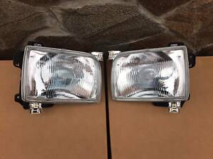 Передние фары Nissan Navara D22 Pickup (98-02)