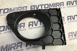 Рамка протитуманки права Fiat Punto 2009-2011 735500138