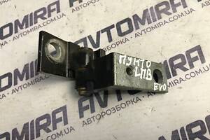 Петля двери передней левой верхняя Fiat Punto 3 2005-2018 51825647