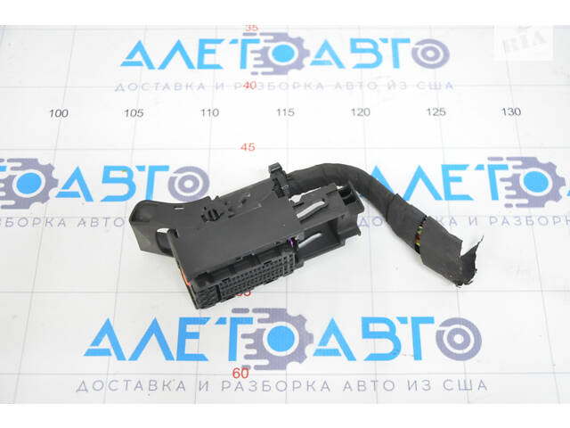 Фішка на блок ECU комп'ютер двигуна VW Passat b7 12-15 USA 1.8T ліва