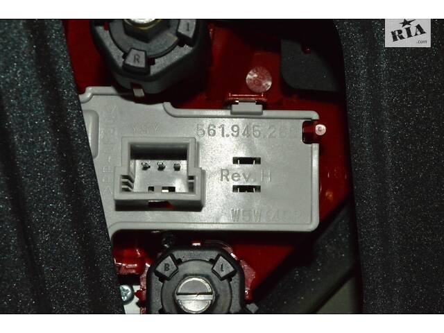 Фонарь внутренний (крышка багажника) правый VW Passat b7 USA (05) 561-945-094-C