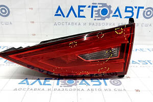 Фонарь внутренний крышка багажника правый Audi A3 8V 15-16 4d usa LED, потертости, трещины на стекле