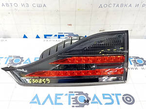 Фонарь внутренний крышка багажника правый Lexus CT200h 11-13 царапины