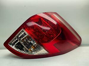 Ліхтар задній правий Toyota Rav4 III LED 8155042090