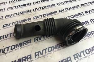 Патрубок воздушного фильтра Ford Focus 2 2005-2010 7210108701