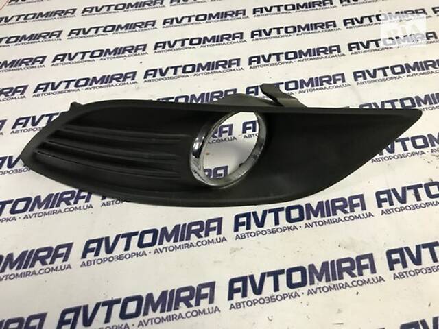 Рамка протитуманок права Ford Focus 2 2008-2010 1528560