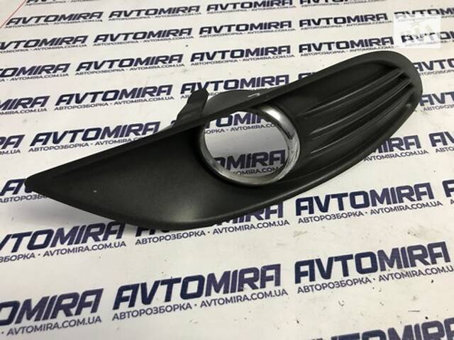 Рамка протитуманок ліва Ford Focus 2 2008-2010 1528561