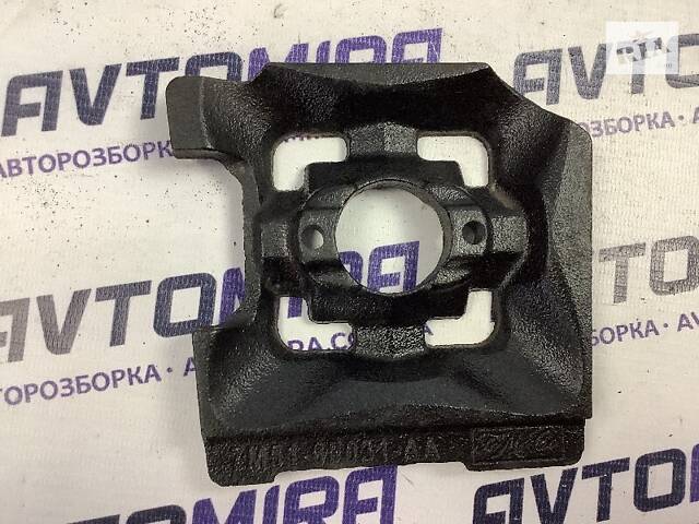 Кронштейн подушки КПП верхньої Ford Focus 2 2008-2010 7M516F031AA